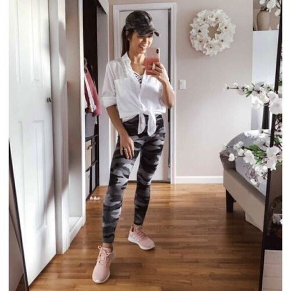 Wild Fable Women's Dark Gray Camo High Waisted Classic Leggings Size Lar… - Picture 1 of 3